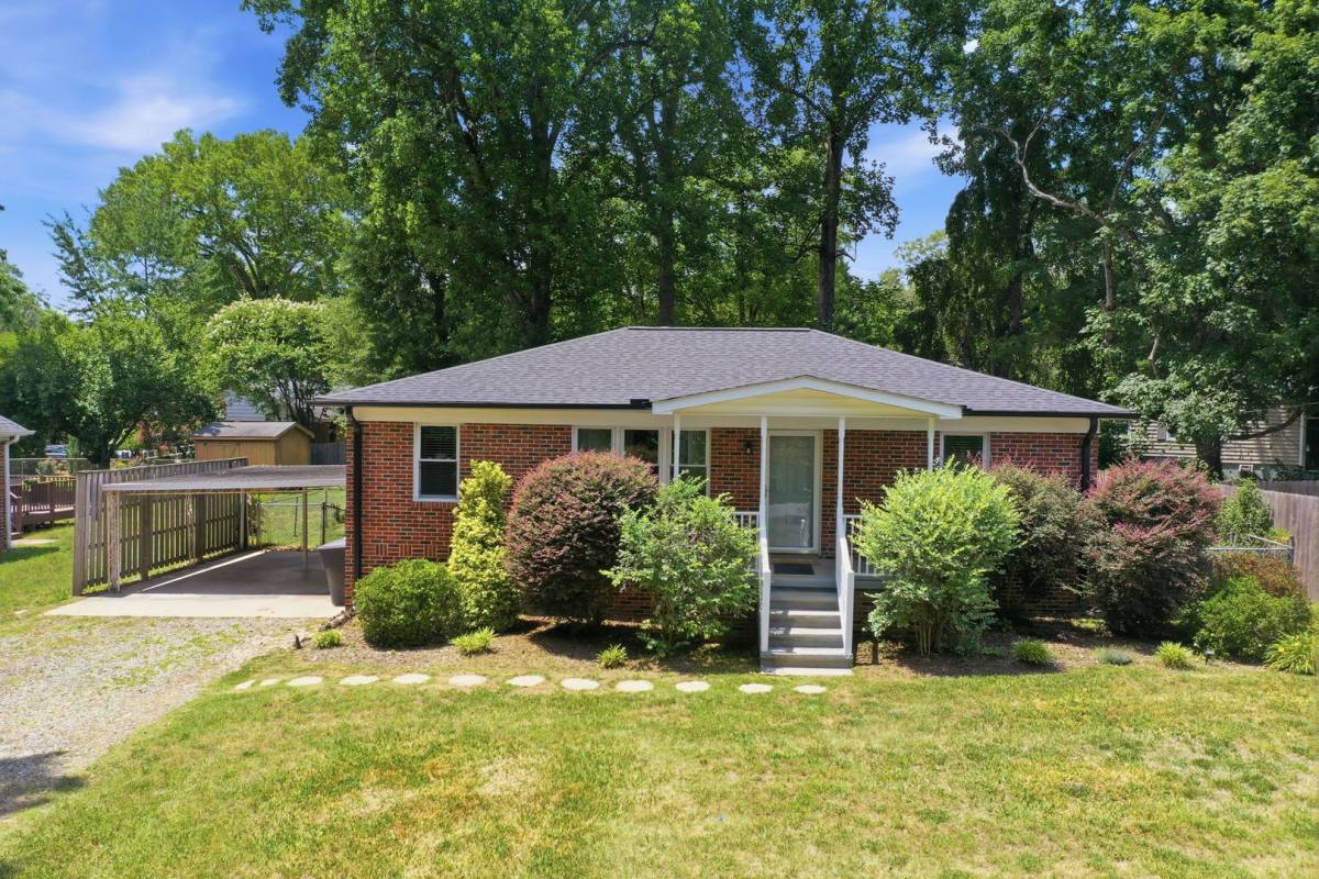 House for rent at 1515 Woodland Dr, Burlington, NC 27215