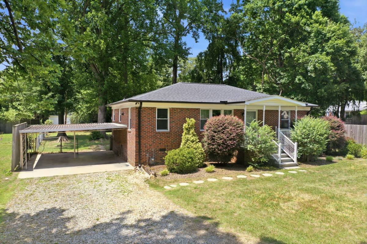 House for rent at 1515 Woodland Dr, Burlington, NC 27215