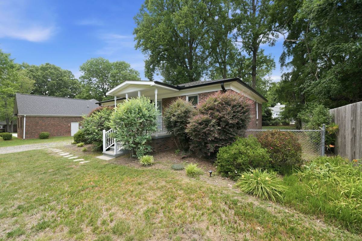 House for rent at 1515 Woodland Dr, Burlington, NC 27215