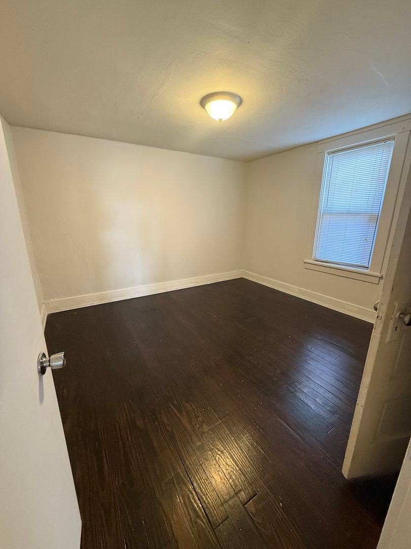 Apartment for rent at 529 Walnut St, Vandergrift, PA 15690