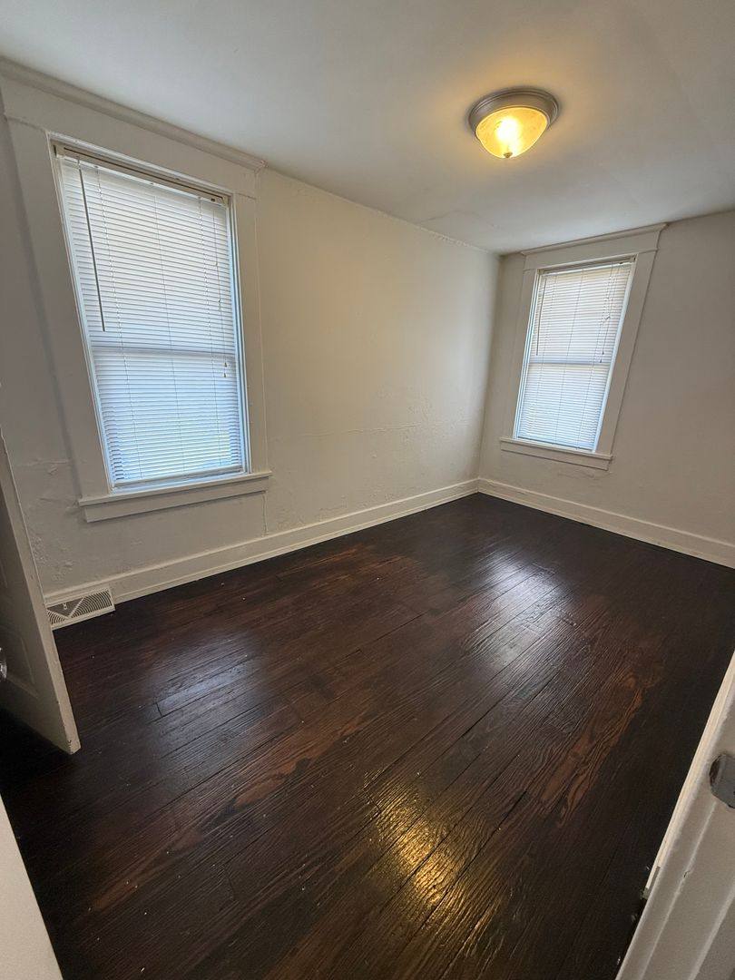 Apartment for rent at 529 Walnut St, Vandergrift, PA 15690