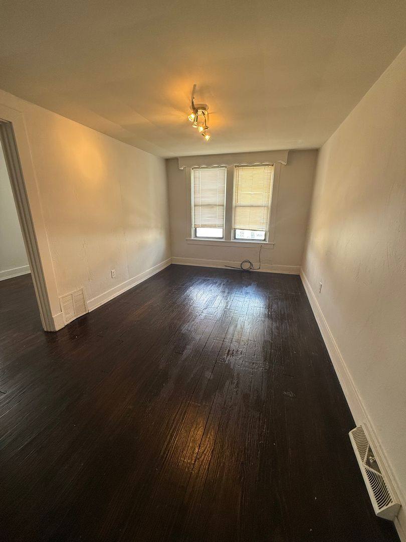 Apartment for rent at 529 Walnut St, Vandergrift, PA 15690