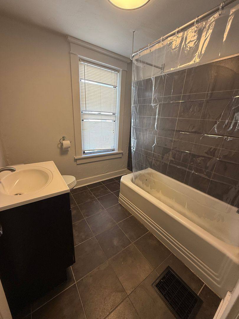 Apartment for rent at 529 Walnut St, Vandergrift, PA 15690