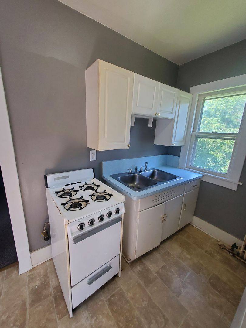 Apartment for rent at 135-137 Garfield Ave, Waukesha, WI 53186