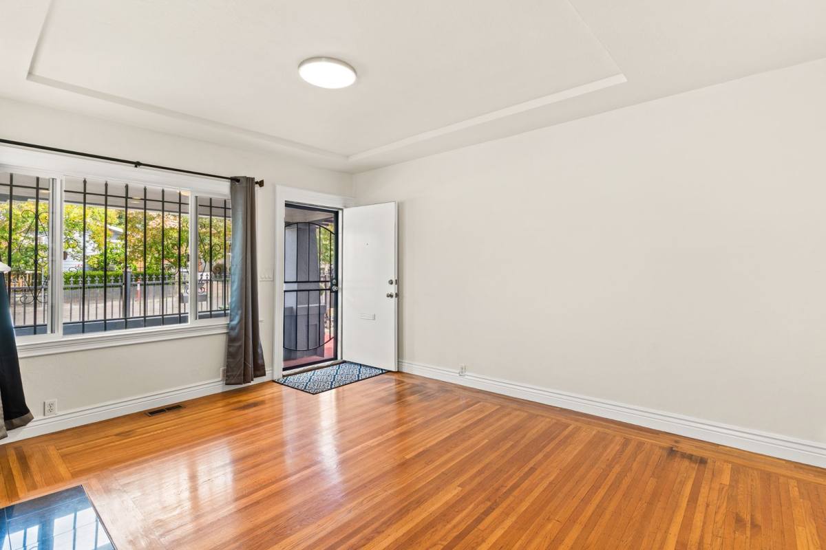 Townhouse for rent at 3318 Maple Ave, Oakland, CA 94602