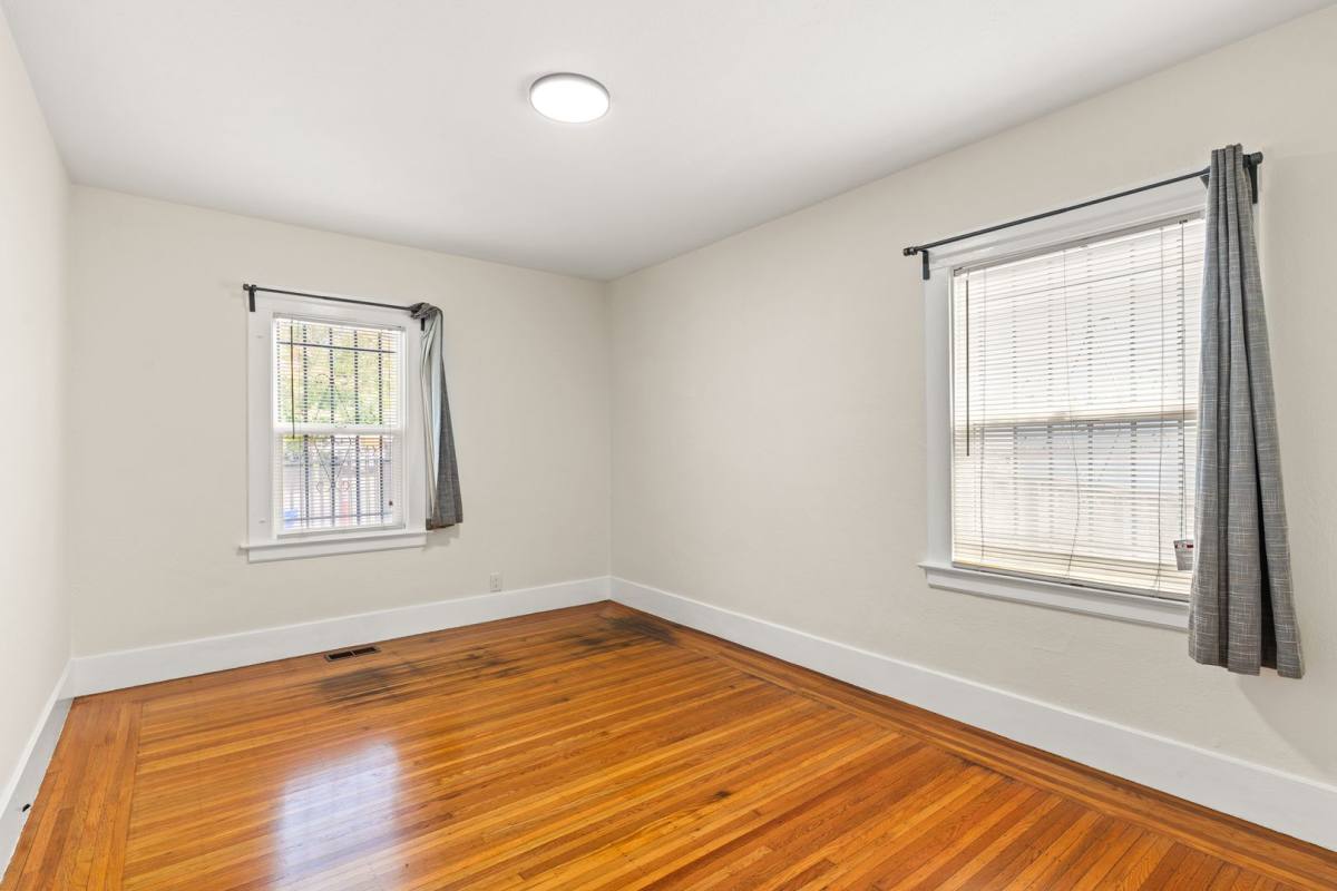 Townhouse for rent at 3318 Maple Ave, Oakland, CA 94602