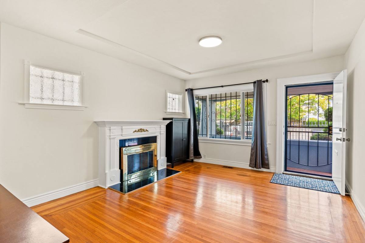 Townhouse for rent at 3318 Maple Ave, Oakland, CA 94602