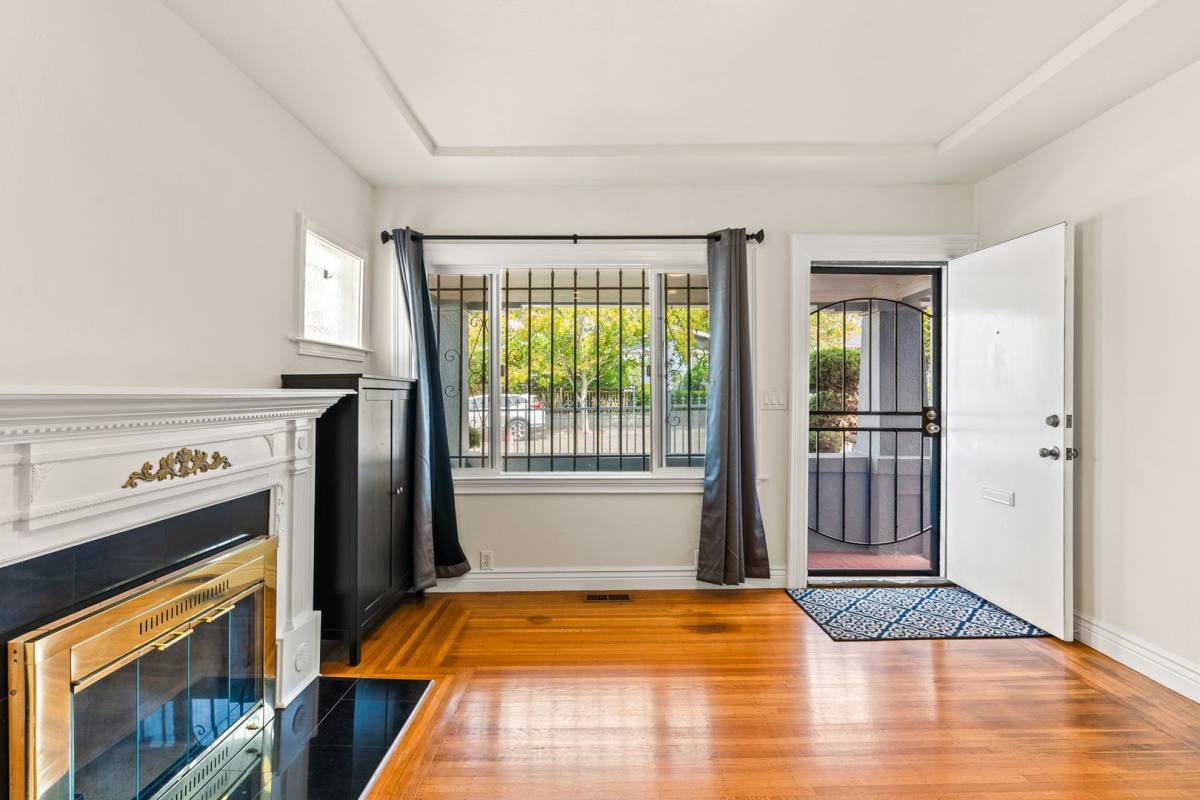 Townhouse for rent at 3318 Maple Ave, Oakland, CA 94602