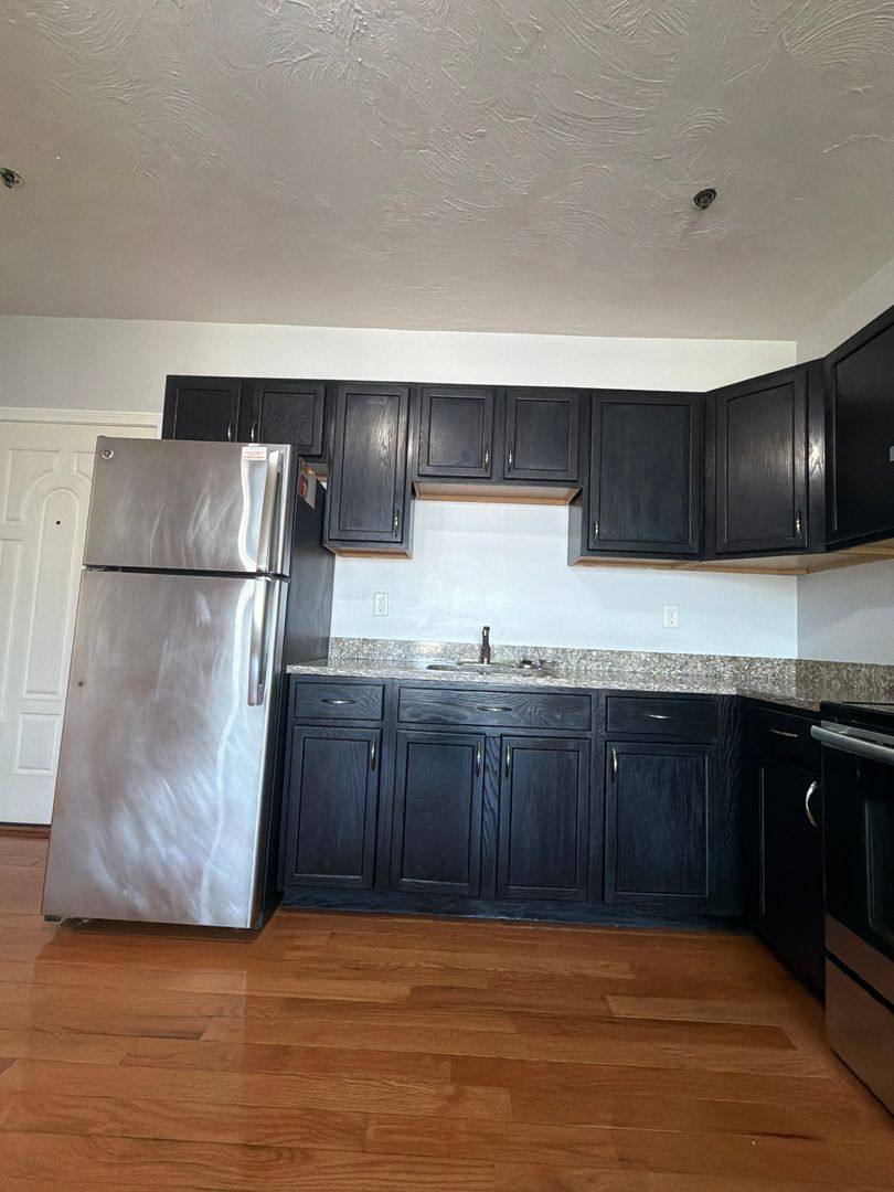 Apartment for rent at 575-579 Common St, Lawrence, MA 01841
