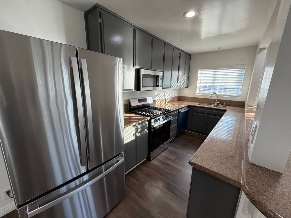 Apartment for rent at 1106 Harrison Ave, Venice, CA 90291