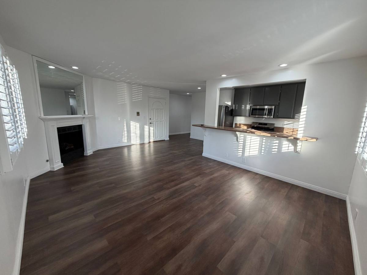 Apartment for rent at 1106 Harrison Ave, Venice, CA 90291