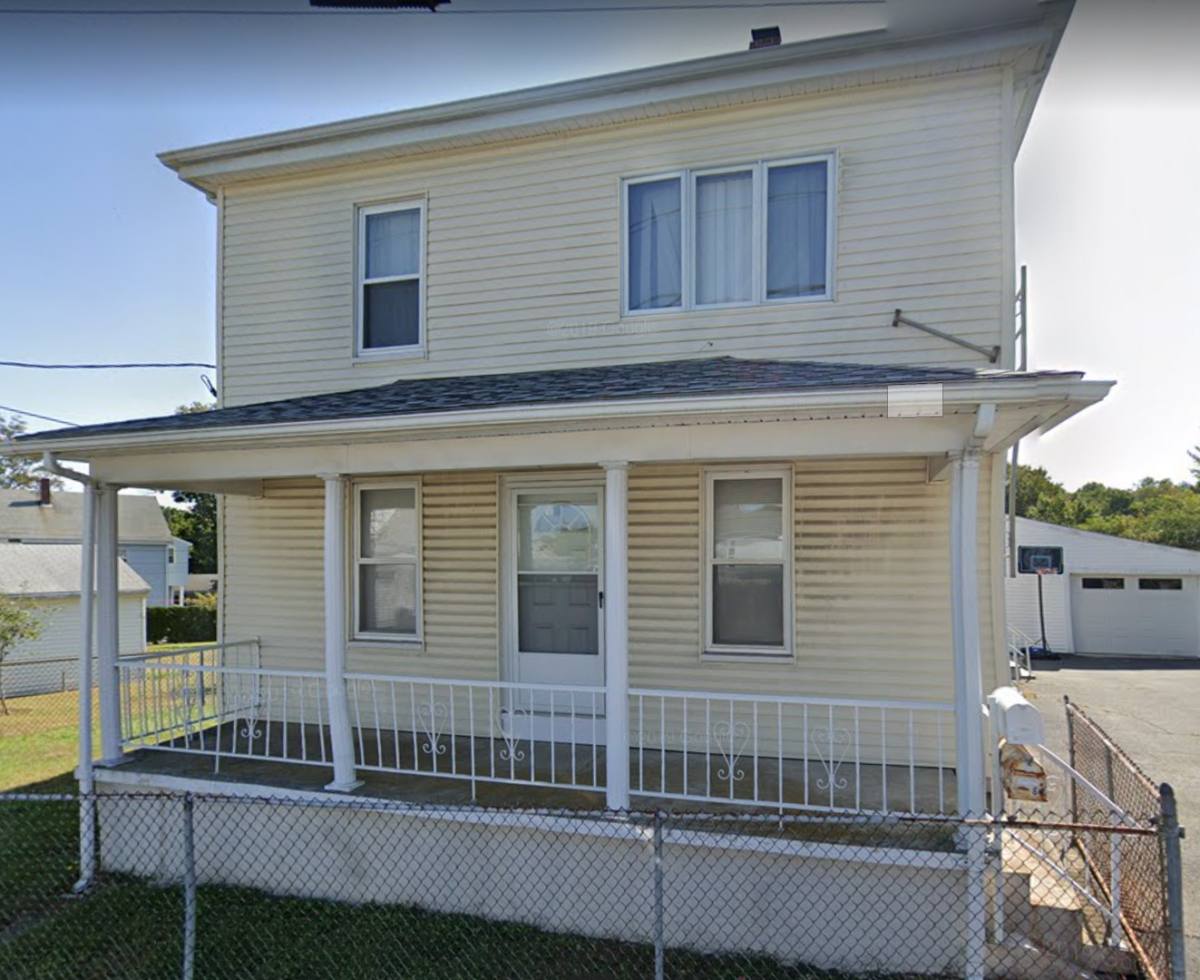 Apartment for rent at 6 Pratt St, Taunton, MA 02780