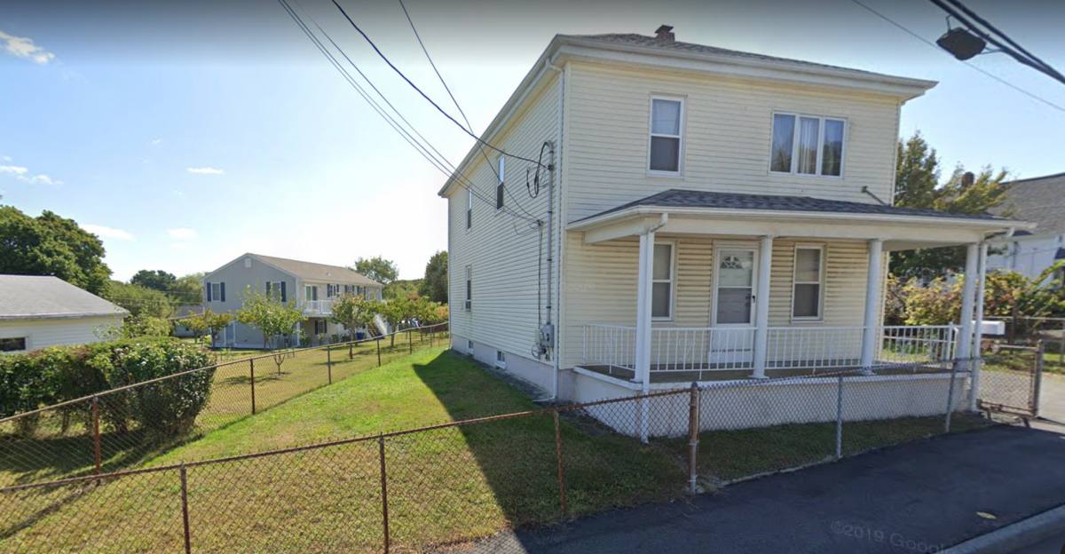 Apartment for rent at 6 Pratt St, Taunton, MA 02780