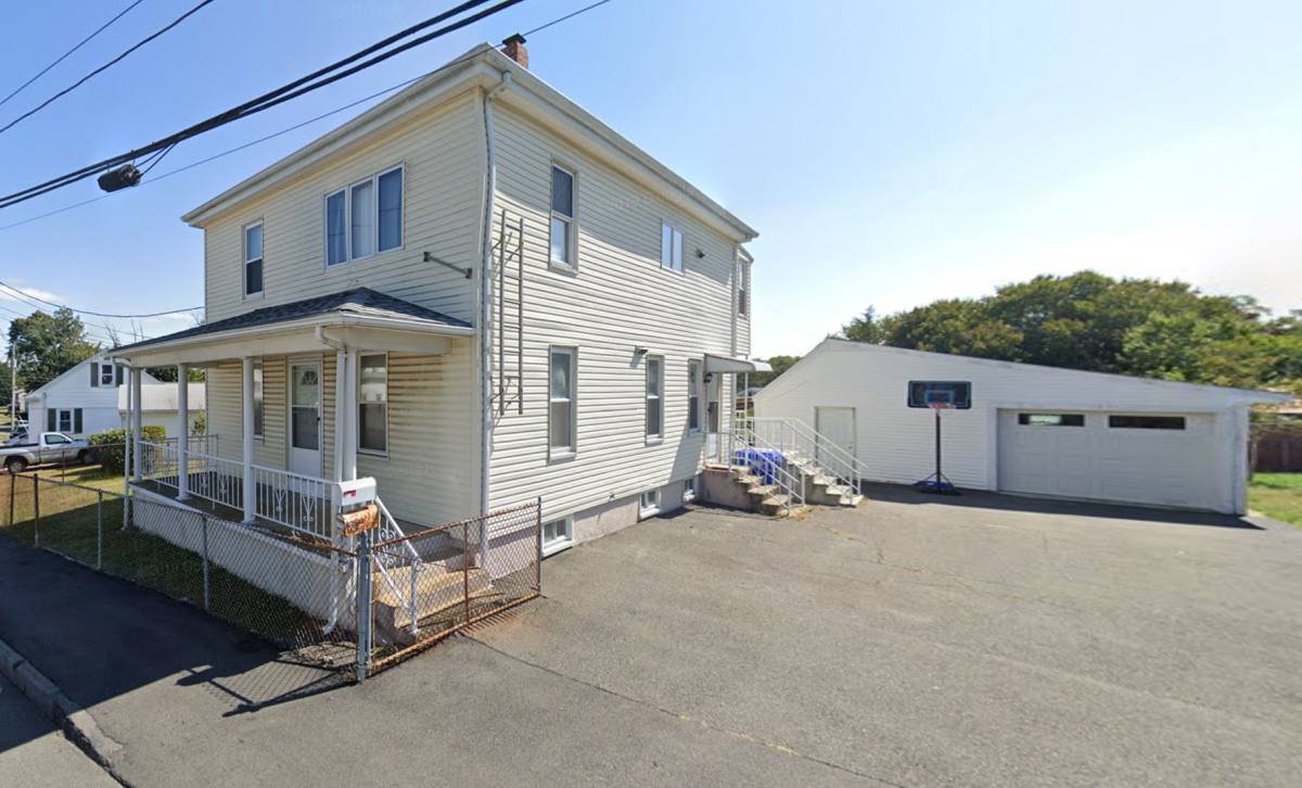 Apartment for rent at 6 Pratt St, Taunton, MA 02780