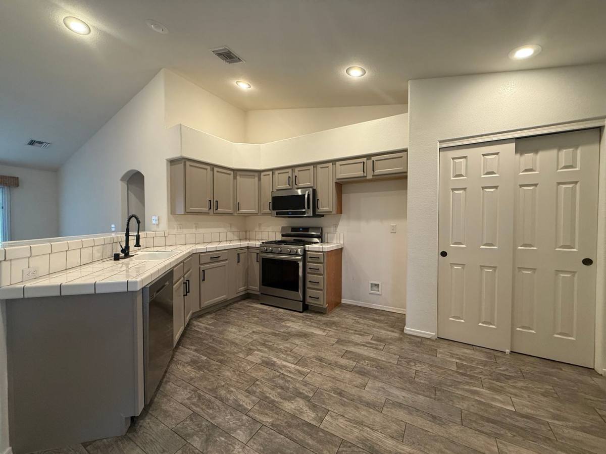 House for rent at 2863 Ventana Dr, Bullhead City, AZ 86429