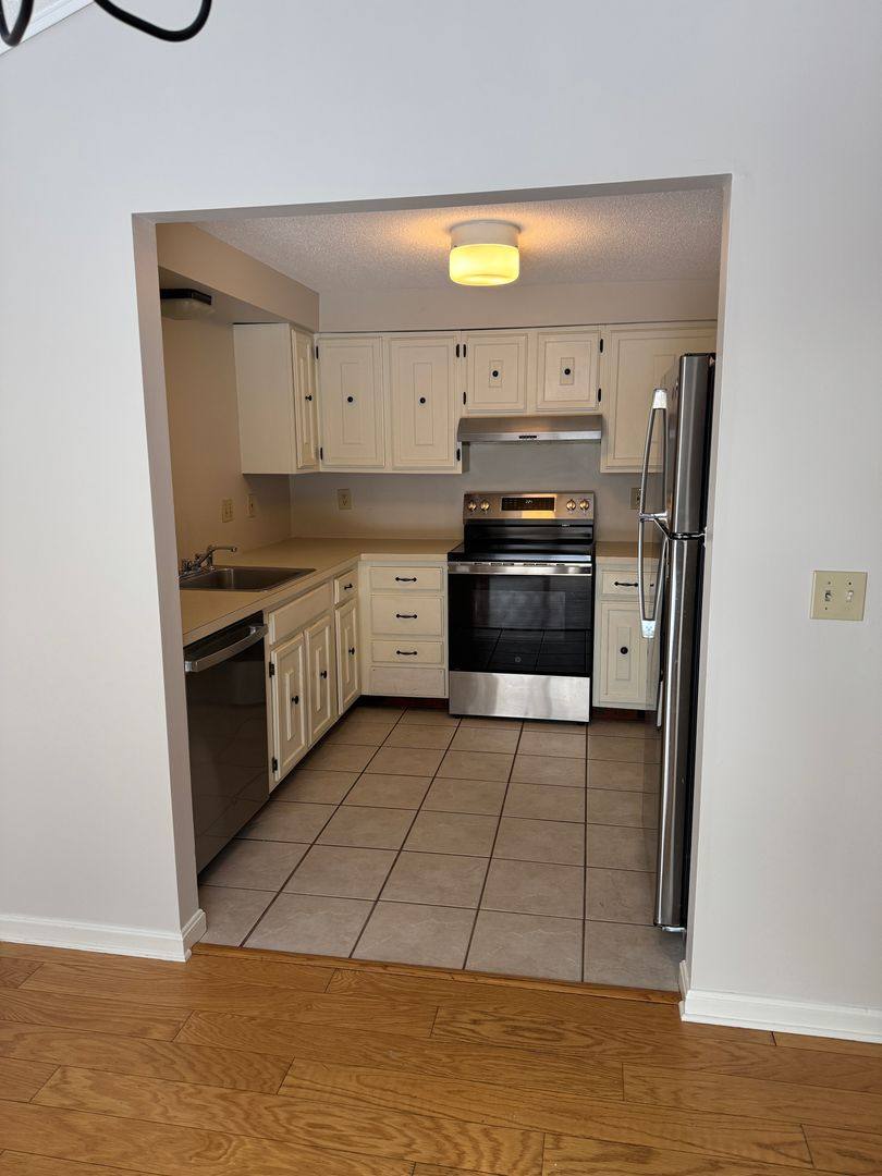 Apartment for rent at 9 & 11 Oakview Dr, Cape Elizabeth, ME 04107