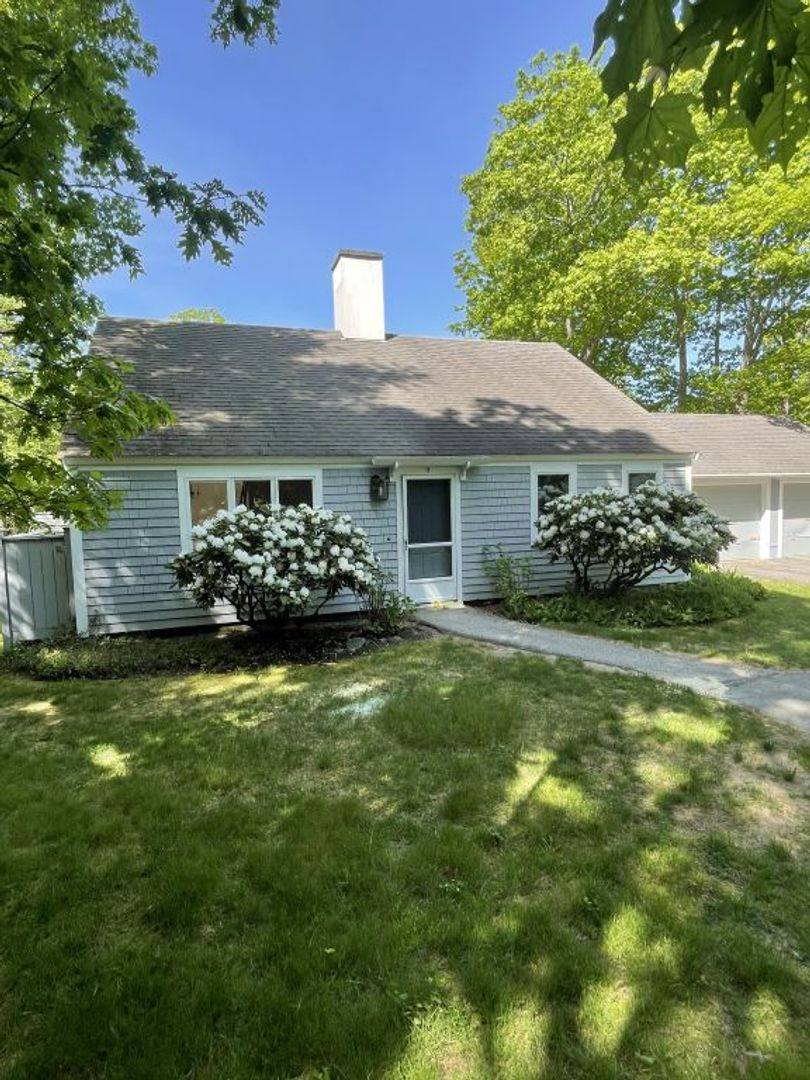Apartment for rent at 9 & 11 Oakview Dr, Cape Elizabeth, ME 04107