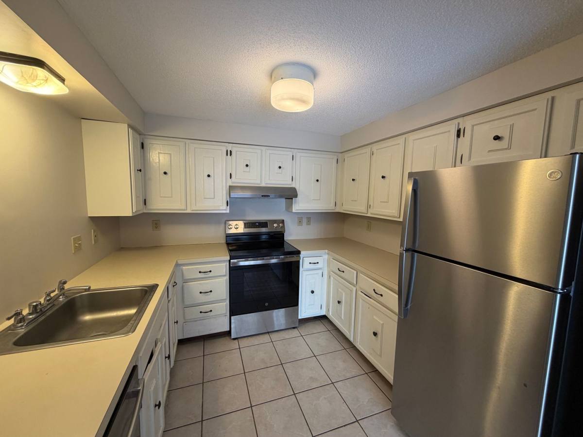 Apartment for rent at 9 & 11 Oakview Dr, Cape Elizabeth, ME 04107
