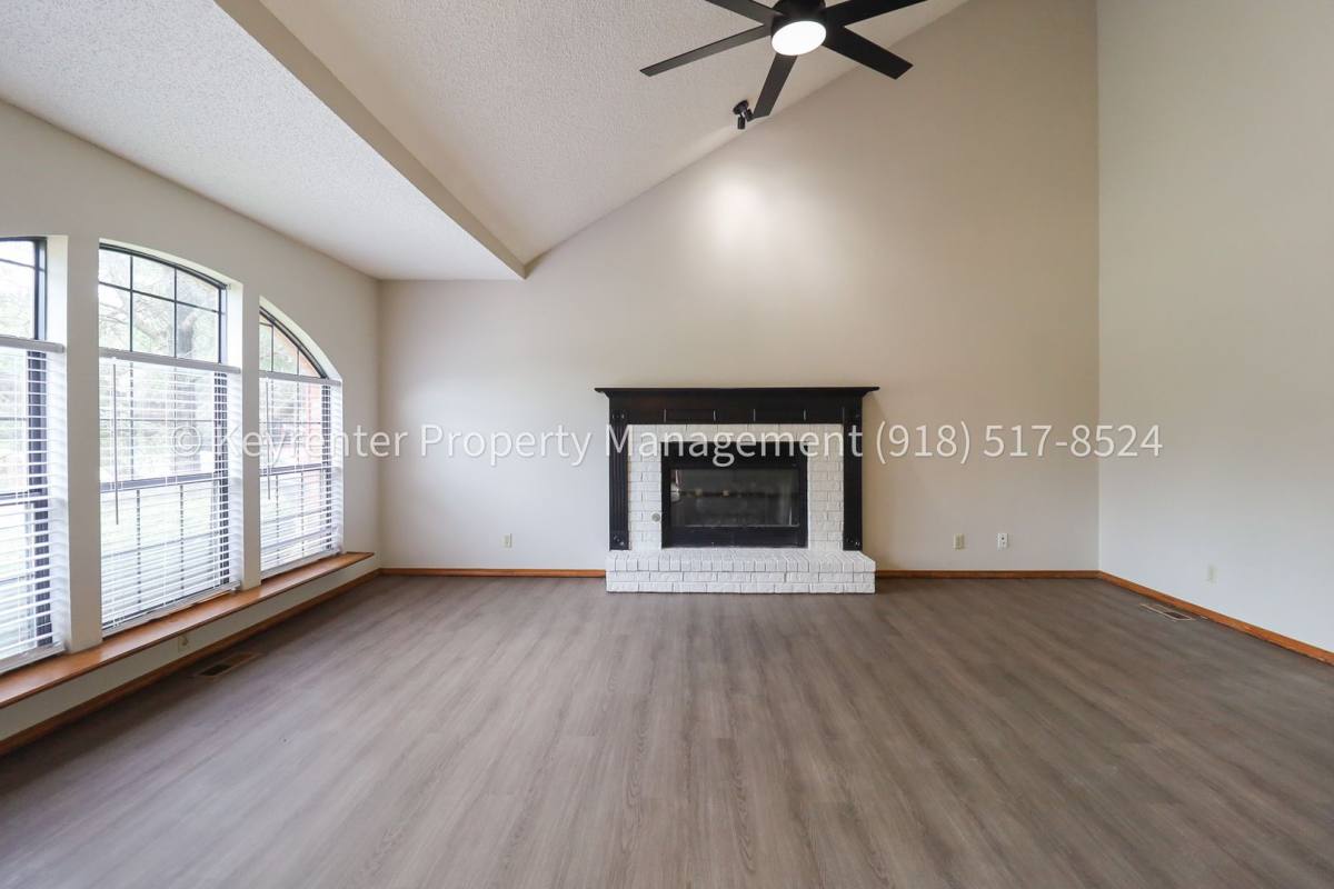 House for rent at 11222 S 107th E Ave, Bixby, OK 74008