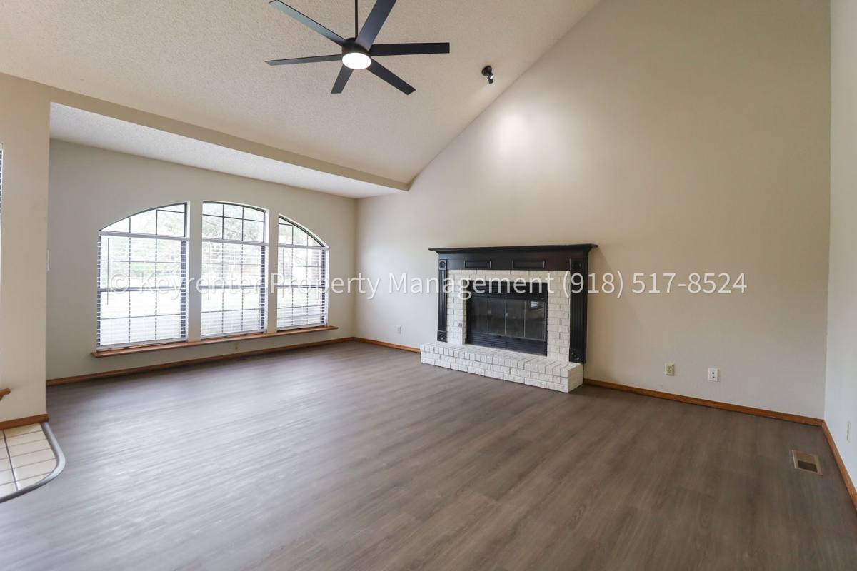 House for rent at 11222 S 107th E Ave, Bixby, OK 74008