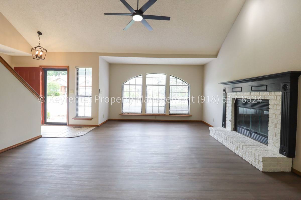 House for rent at 11222 S 107th E Ave, Bixby, OK 74008
