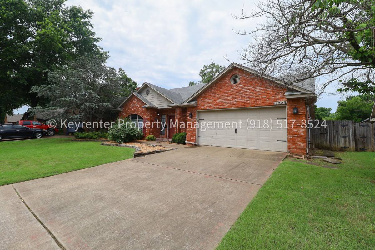 House for rent at 11222 S 107th E Ave, Bixby, OK 74008