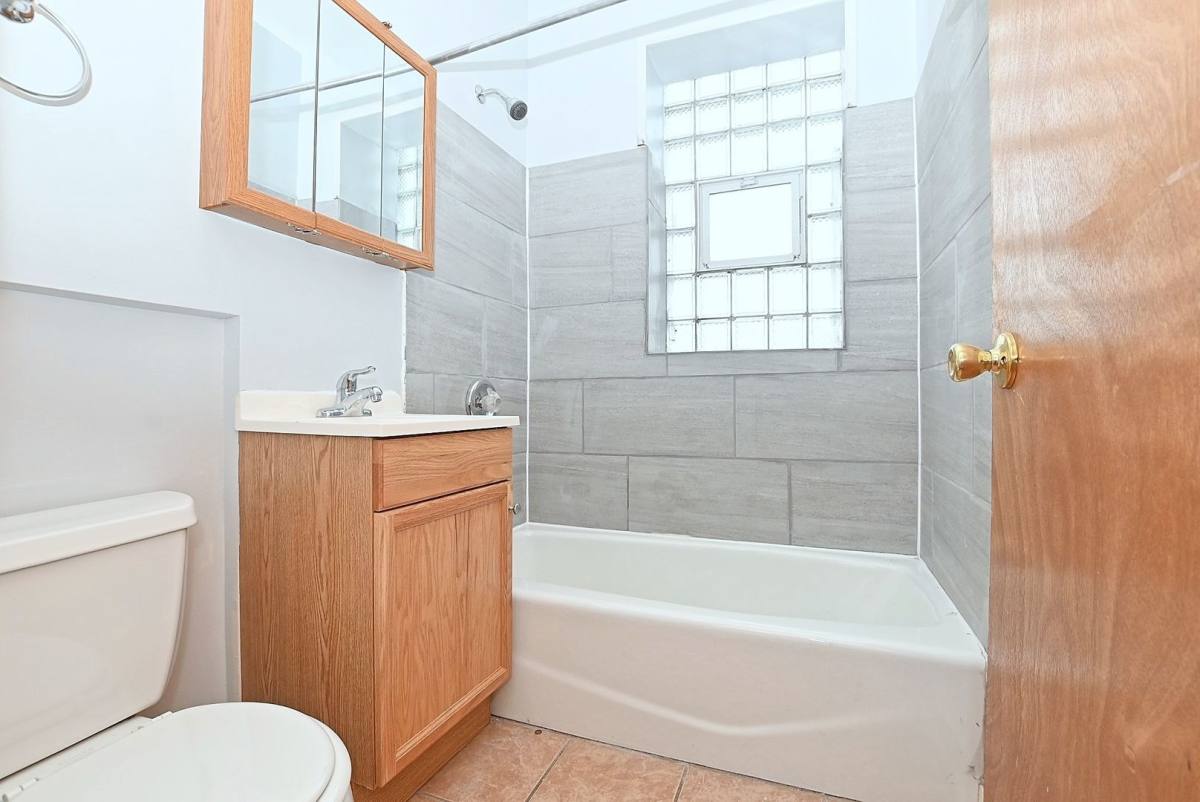 Apartment for rent at 6237 S Kedzie Ave, Chicago, IL 60629