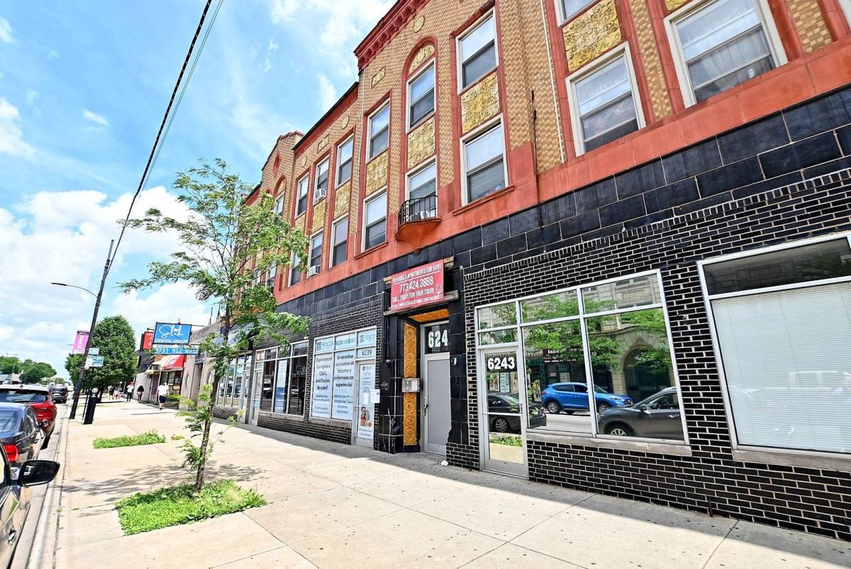 Apartment for rent at 6237 S Kedzie Ave, Chicago, IL 60629