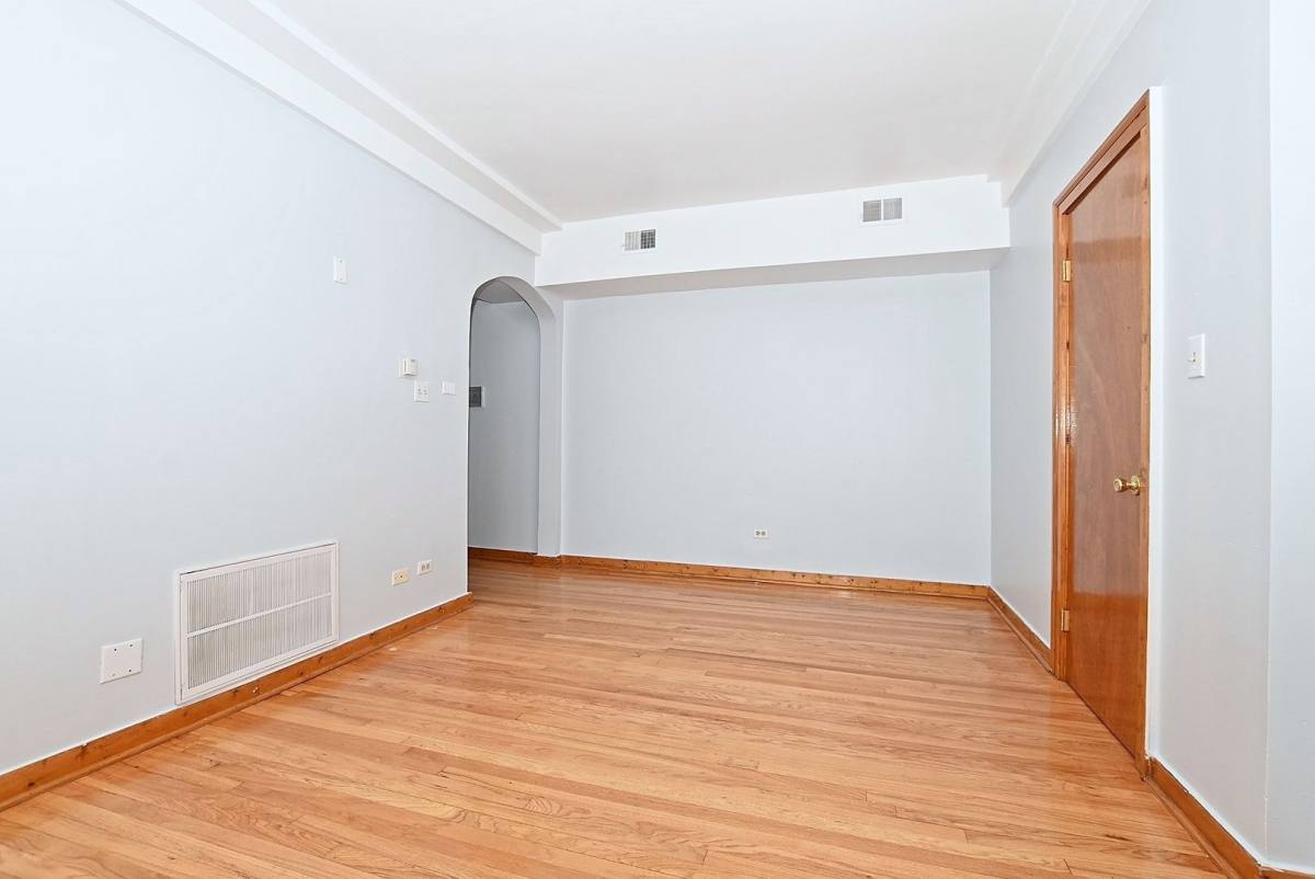 Apartment for rent at 6237 S Kedzie Ave, Chicago, IL 60629