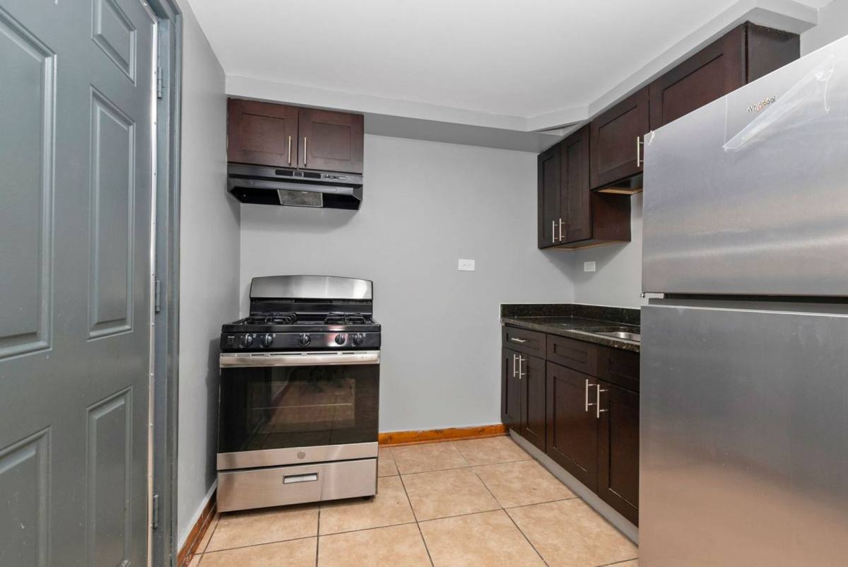 Apartment for rent at 6101-03 S Whipple St, Chicago, IL 60629