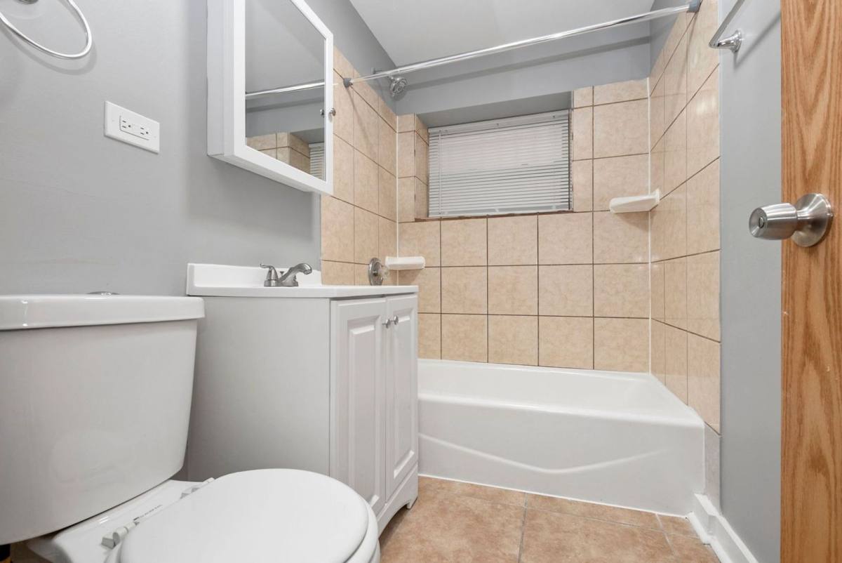 Apartment for rent at 6101-03 S Whipple St, Chicago, IL 60629