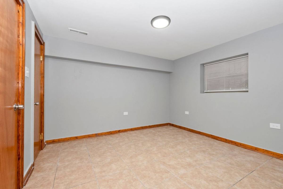 Apartment for rent at 6101-03 S Whipple St, Chicago, IL 60629