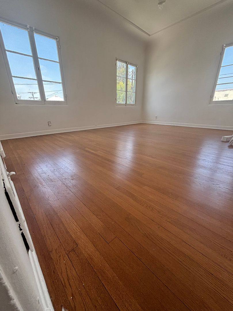 Apartment for rent at 6150-6158 Olympic Blvd, Los Angeles, CA 90035
