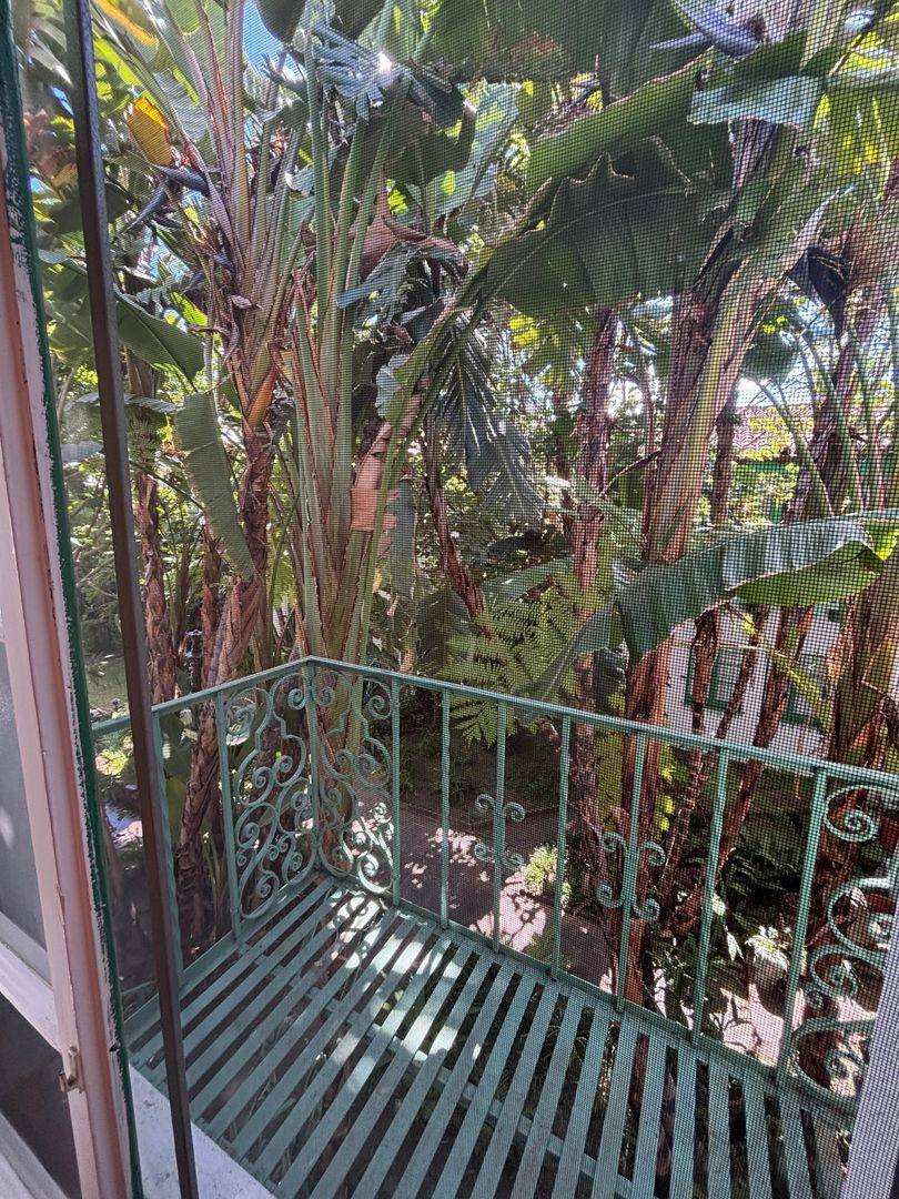 Apartment for rent at 6150-6158 Olympic Blvd, Los Angeles, CA 90035