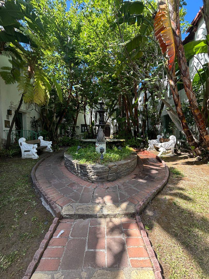 Apartment for rent at 6150-6158 Olympic Blvd, Los Angeles, CA 90035