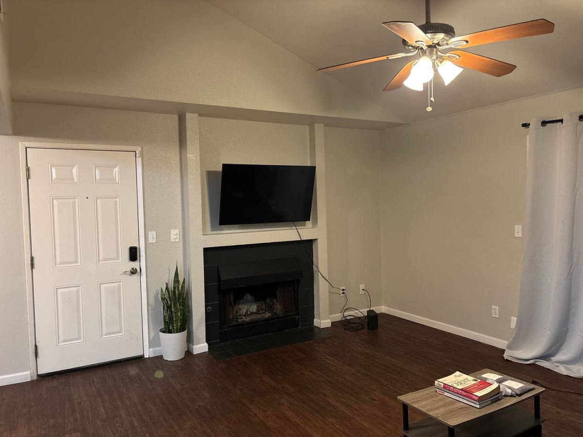 Condo for rent at 1190 S Winery Ave, Fresno, CA 93727