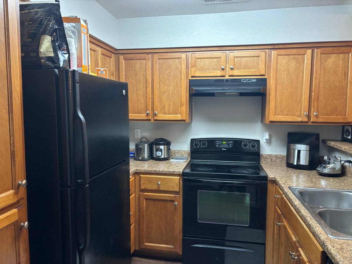 Condo for rent at 1190 S Winery Ave, Fresno, CA 93727