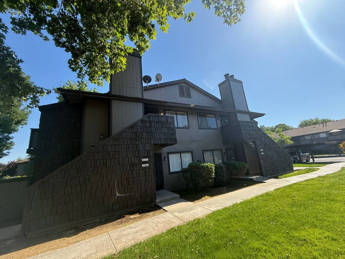 Condo for rent at 1190 S Winery Ave, Fresno, CA 93727