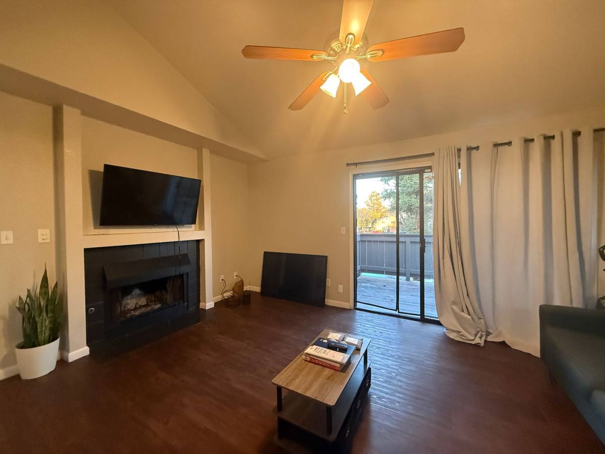Condo for rent at 1190 S Winery Ave, Fresno, CA 93727