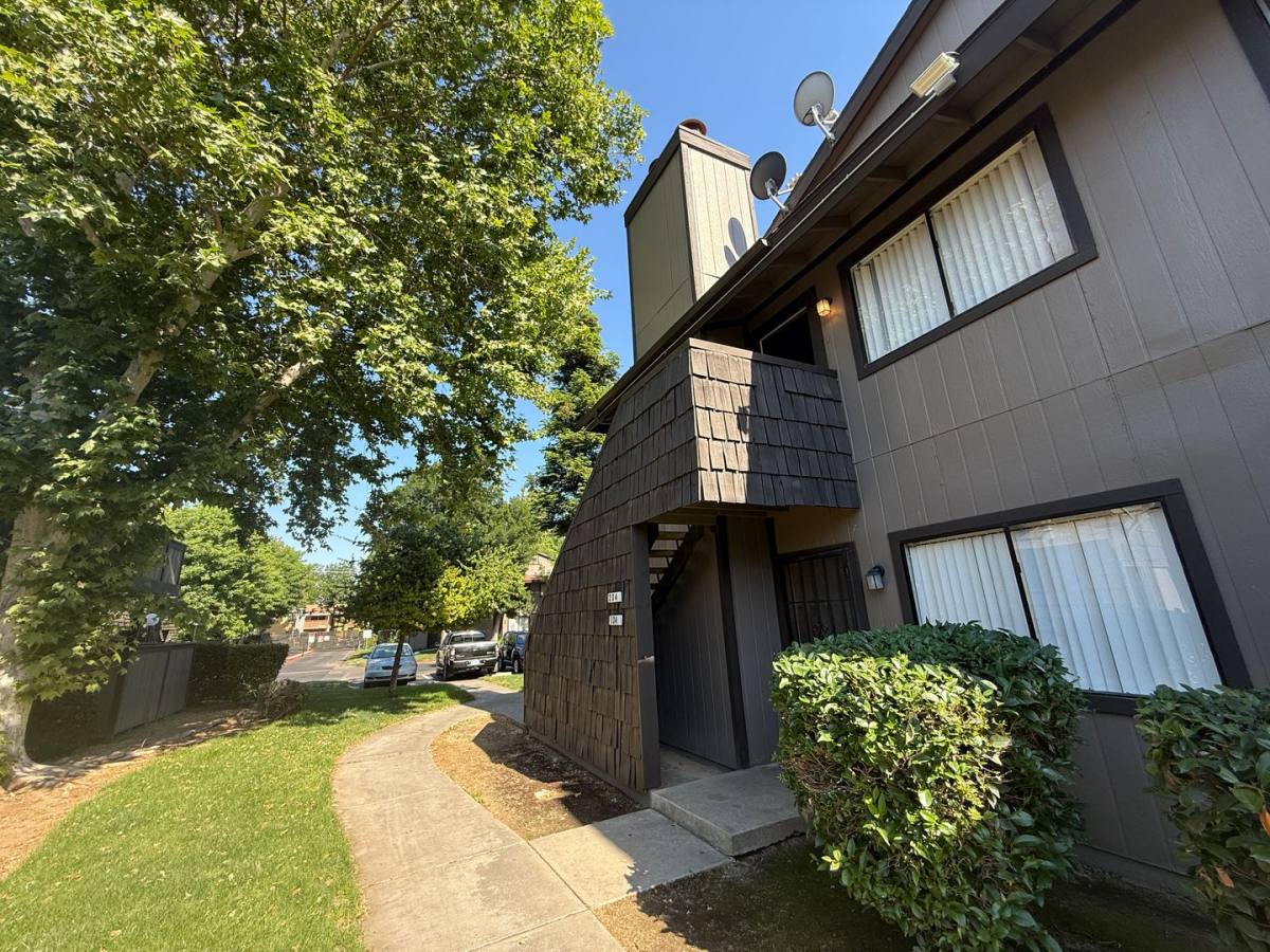 Condo for rent at 1190 S Winery Ave, Fresno, CA 93727