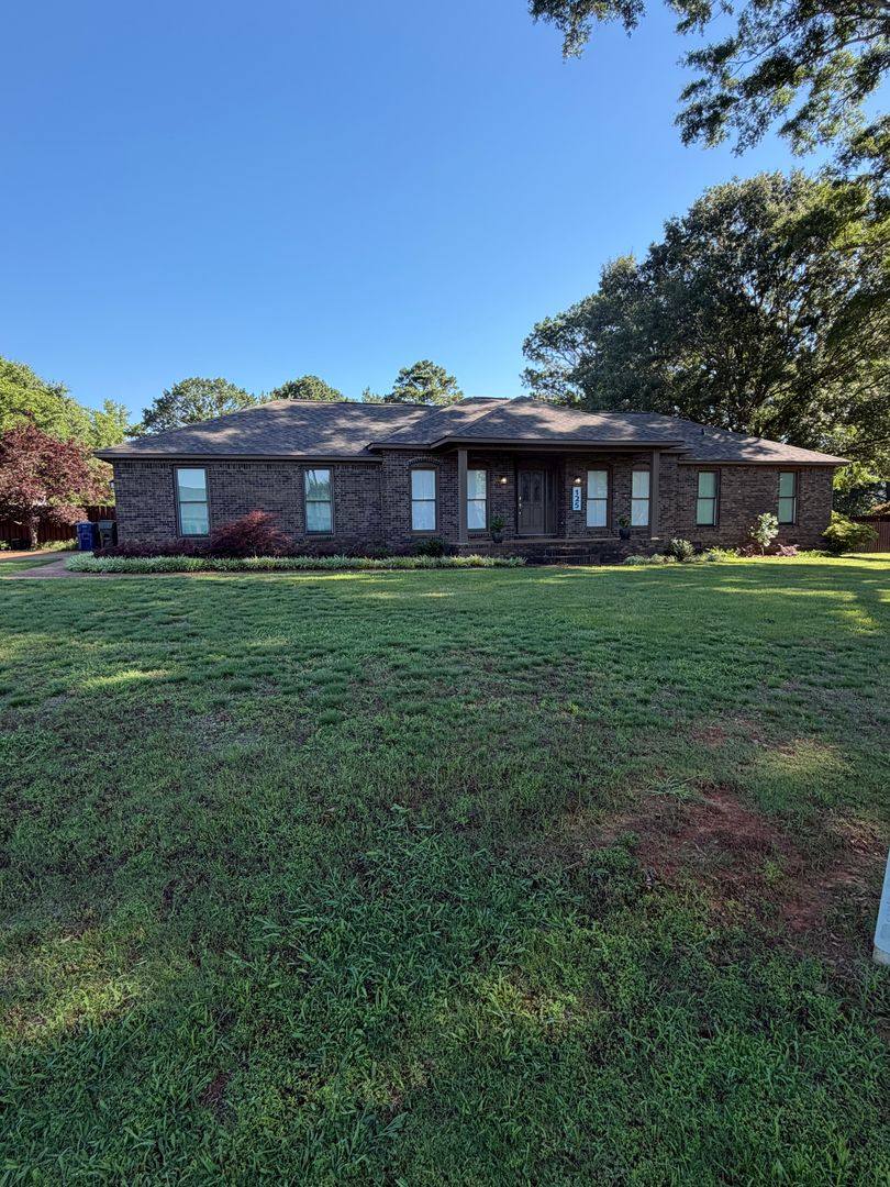 House for rent at 125 Camp Ground Rd, Brownsboro, AL 35741