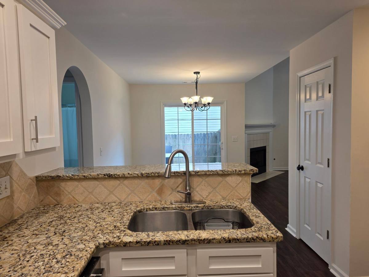 House for rent at 172 Stoneforest Dr, Woodstock, GA 30189