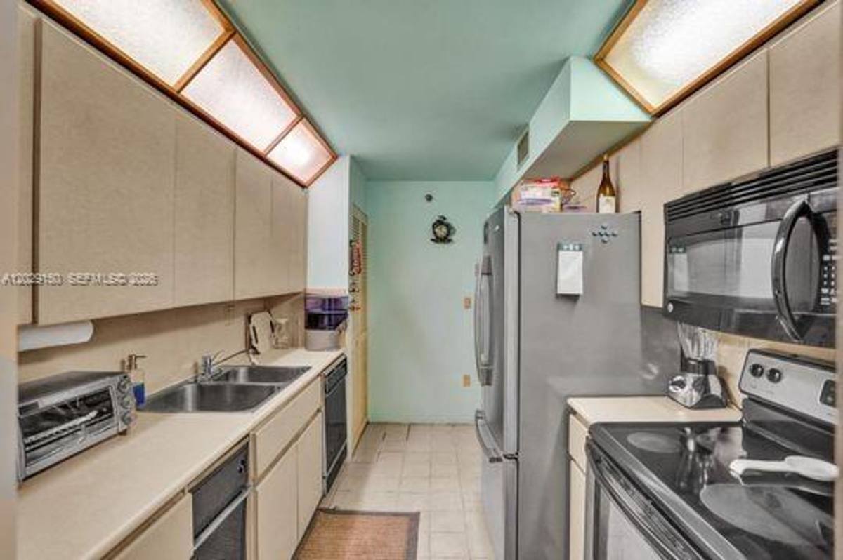 Condo for rent at 151 SE 15th Rd, Miami, FL 33129