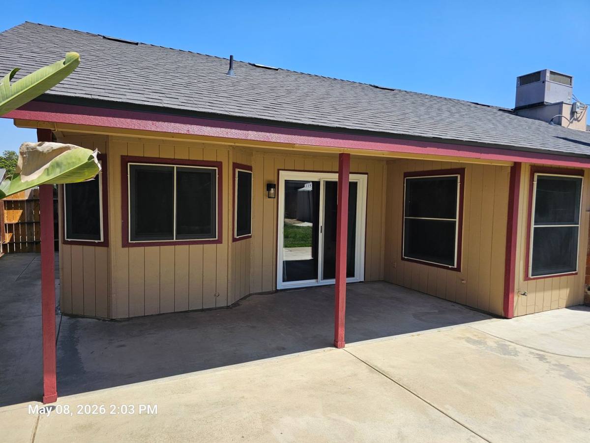 House for rent at 1881 S Irwin, Tulare, CA 93274