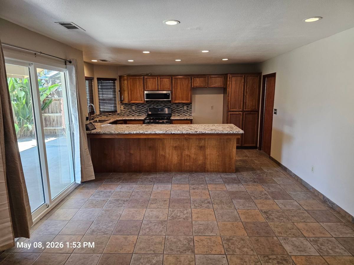 House for rent at 1881 S Irwin, Tulare, CA 93274