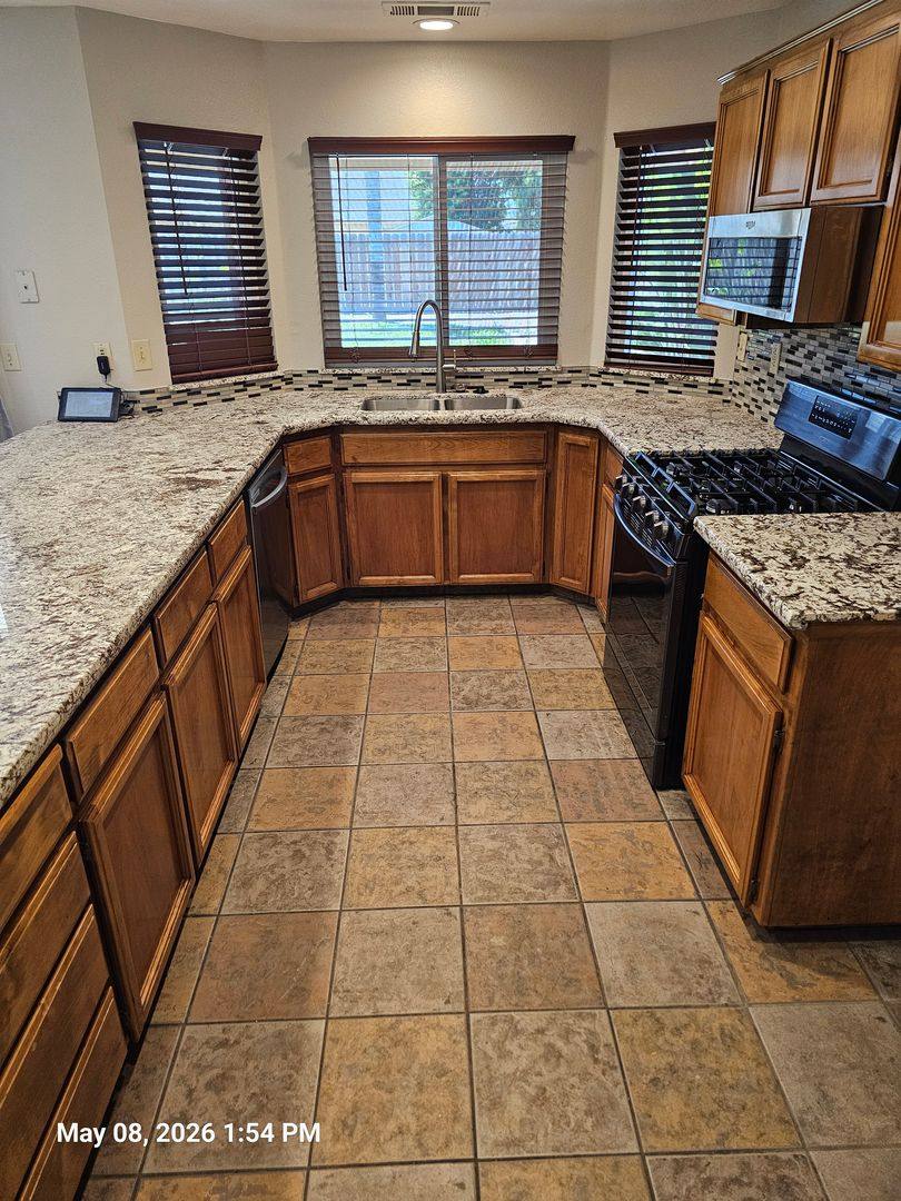 House for rent at 1881 S Irwin, Tulare, CA 93274
