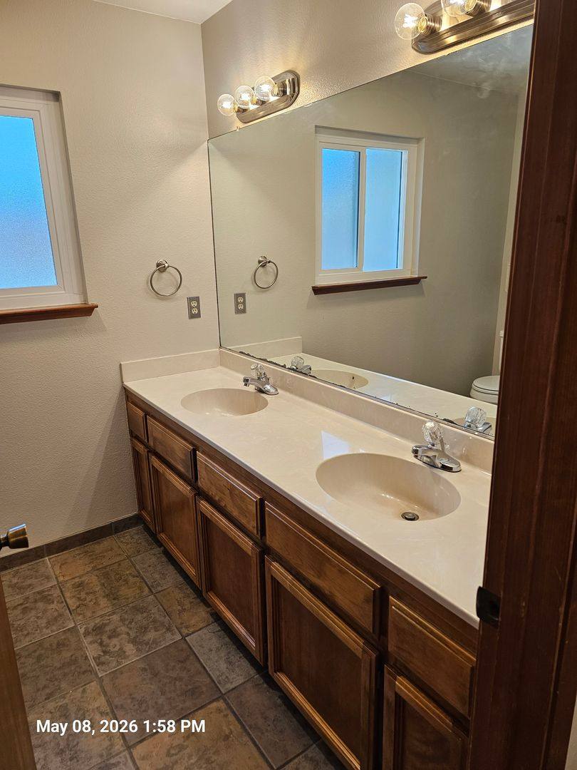 House for rent at 1881 S Irwin, Tulare, CA 93274