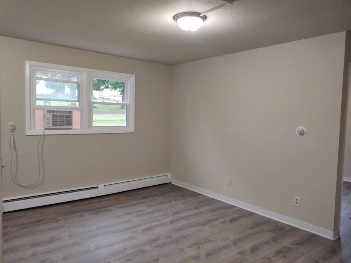 Apartment for rent at 413 S 2nd St, Knoxville, IA 50138