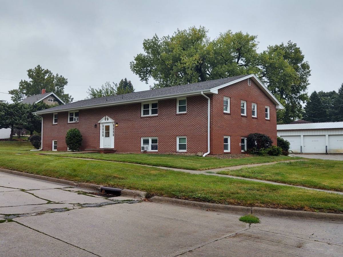 Apartment for rent at 413 S 2nd St, Knoxville, IA 50138