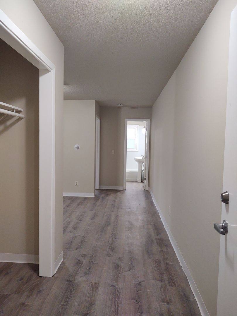 Apartment for rent at 413 S 2nd St, Knoxville, IA 50138